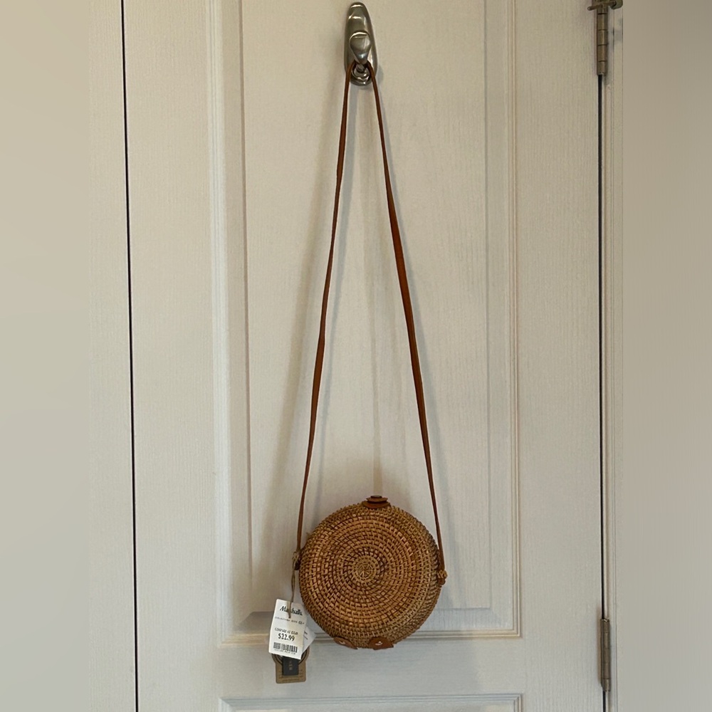 Hard shell weaved bag with leather strap